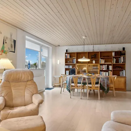 3 Bedroom Beautiful In Dom wakacyjny *